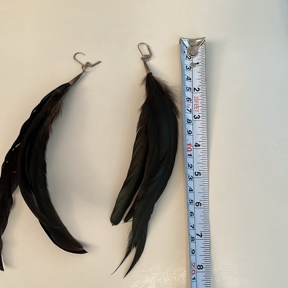 Vintage feathered, green gold drop earrings - Picture 8 of 10